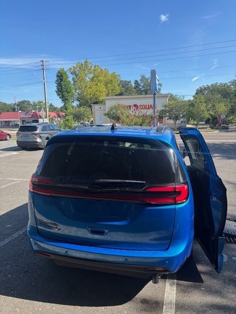 2026 Chrysler Pacifica Select Sport XT, photo 2 of 6