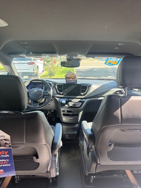2026 Chrysler Pacifica Select Sport XT, photo 4 of 6