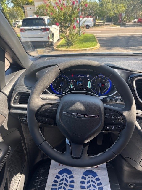 2026 Chrysler Pacifica Select Sport XT, photo 3 of 6