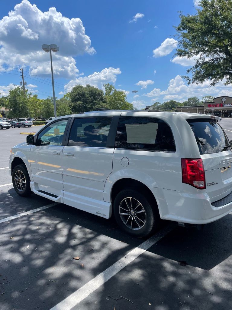 2017 Dodge Grand Caravan SXT, photo 8 of 9